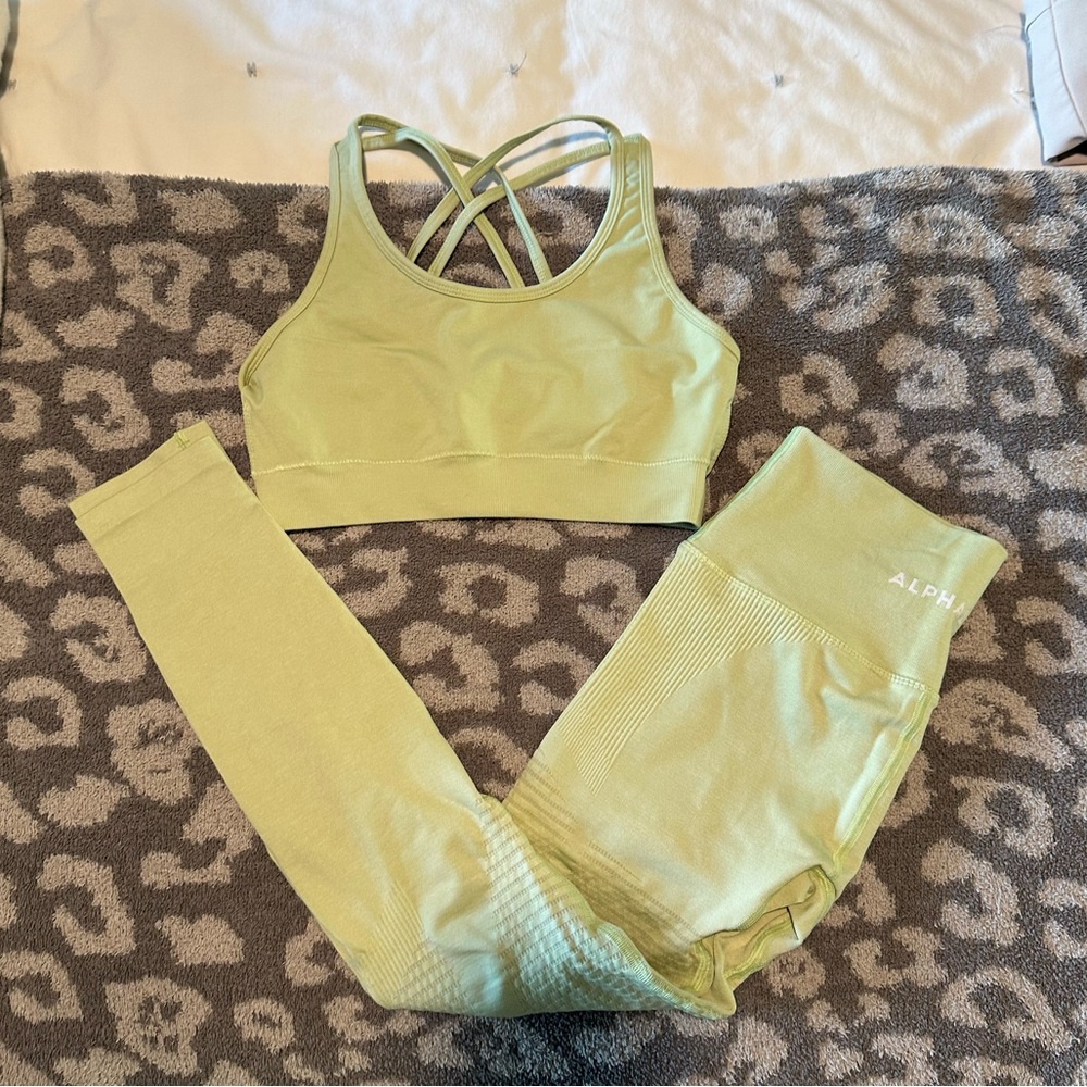 Alphalete sets - Picture 2 of 3